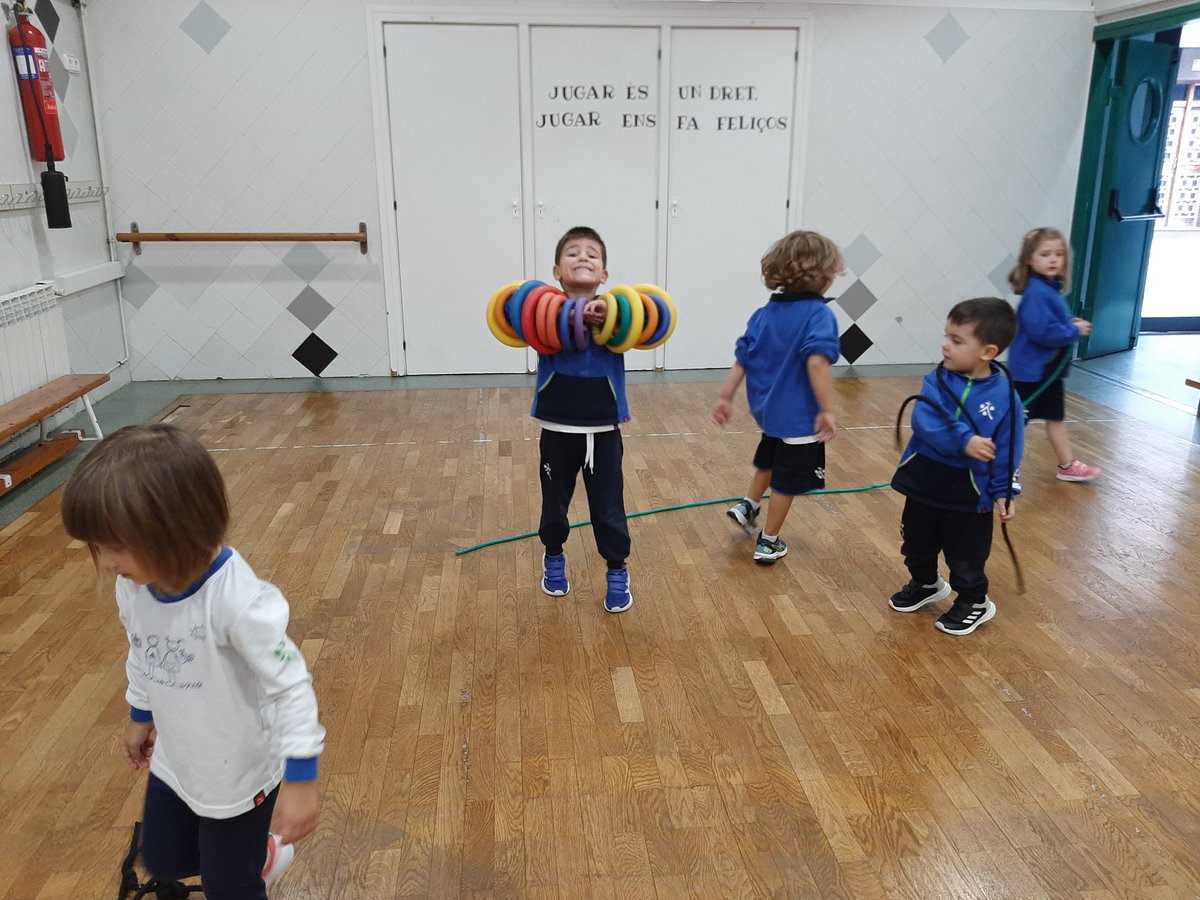 marta_mdc's tweet photo. Els nens i nenes de P4A, gaudeixen als diferents espais de l'aula de psicomotricitat!!
@escolamdcprat https://t.co/qTjUlpgjbf