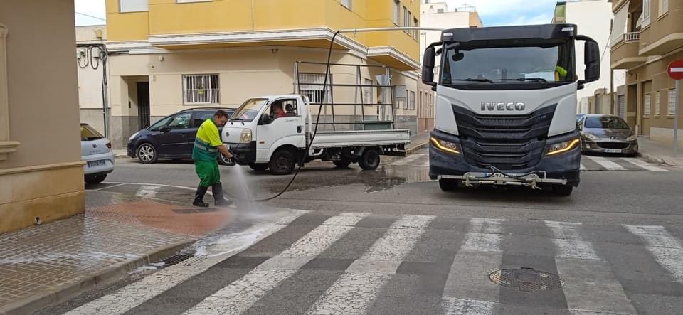 elxverdaineta's tweet photo. 🚛💦Todos los días nuestros equipos realizan labores de #baldeo mixto en las #pedanías para que luzcan su mejor imagen.
📍📸Actuación en #Torrellano.
#elxverdaineta #ajuntamentdelx #baldeos #elche https://t.co/SoC0Z9Qclc