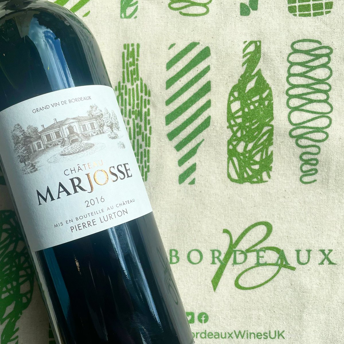 #ChateauMarjosse 2016.
Great Value #Merlot based Bordeaux from Pierre Lurton who also runs Ch. Cheval Blanc.
Fat and velvety on the palate with lush blueberry and blackberry fruit.
A rare bargain for a wine with such pedigree - £16.95/bottle.
#BordeauxWineMonth @LeaandSandeman