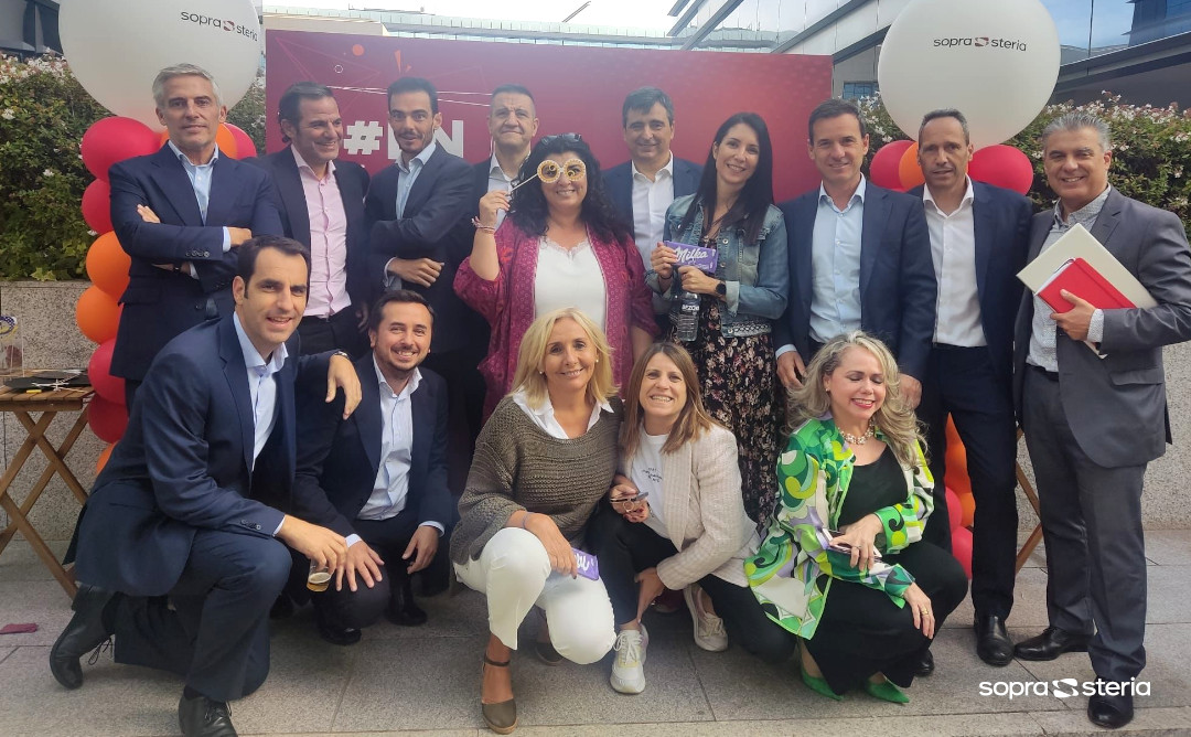 SopraSteria_ES's tweet photo. ¡Éxito total en nuestro primer #EnjoySopraSteria! Una fiesta simultánea en nuestros sites de Madrid, Barcelona, Sevilla, Santander, Bilbao, Valencia y Vitoria, que reunió a más de 1.500 compañeros.
Música, picoteo, futbolines y, más importante, buena compañía. ¡Gracias a todos! https://t.co/LRSi01kjug