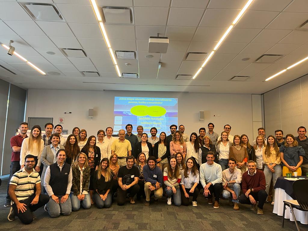 PPergamino's tweet photo. Generando espacios de diálogo y trabajo. 😊
2do encuentro de 3 Días para Pensar el Futuro. 

Fue espectacular compartir la jornada, sosteniendo el compromiso de tantos ciudadanos con ganas de mejorar la comunidad donde viven. 🙌🏻🤲🏻

¡Mil Gracias!

🔜 ¡Nos vemos en Octubre!🌟🌟 https://t.co/H4II0LPhUT