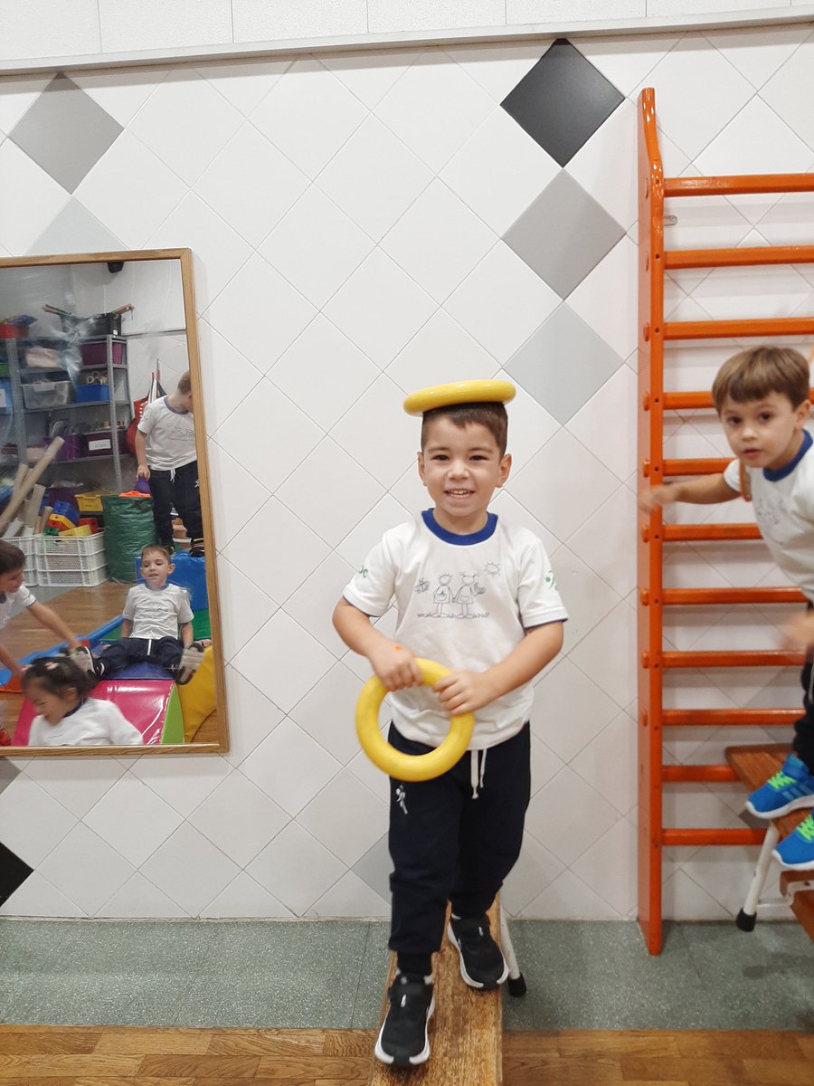 marta_mdc's tweet photo. Els nens i nenes de P4B, s'ho passen molt bé a Psicomotricitat!!
@escolamdcprat https://t.co/R4GKrLSqsf