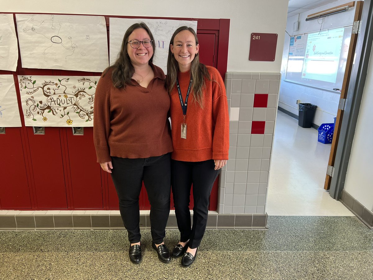 ms_englund's tweet image. Totally unplanned twins in the English 9 hallway #AtomNation