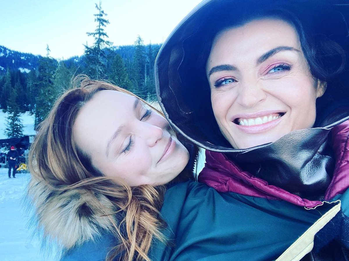 Smiles_4_Change's tweet photo. The #Talder Captains offer an incredible opportunity! 
Enter this Sweepstakes to win a chance at 1 of 3 available places in a Virtual Meet&amp;Greet with @JessLauraSutton and #LyneRenee!

Please read through the rules within the sweepstakes themselves.

Enter: https://t.co/aBf363MGPg https://t.co/FGmSH7zb7G