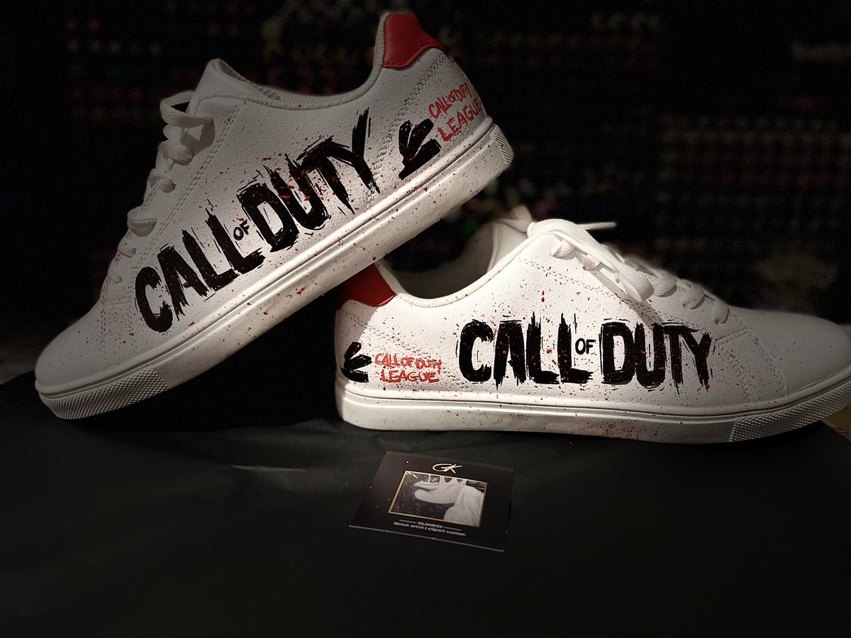 🎨 BASKET CUSTOM 🎮

Thème <a href="/CallofDutyFR/">Call of Duty France</a> avec un mélange de mon style à moi ✌🏻

Quelques heures de travail et de vernis résistant pour réaliser cette paire ! 🔥

RT + ❤️ appréciés 👀