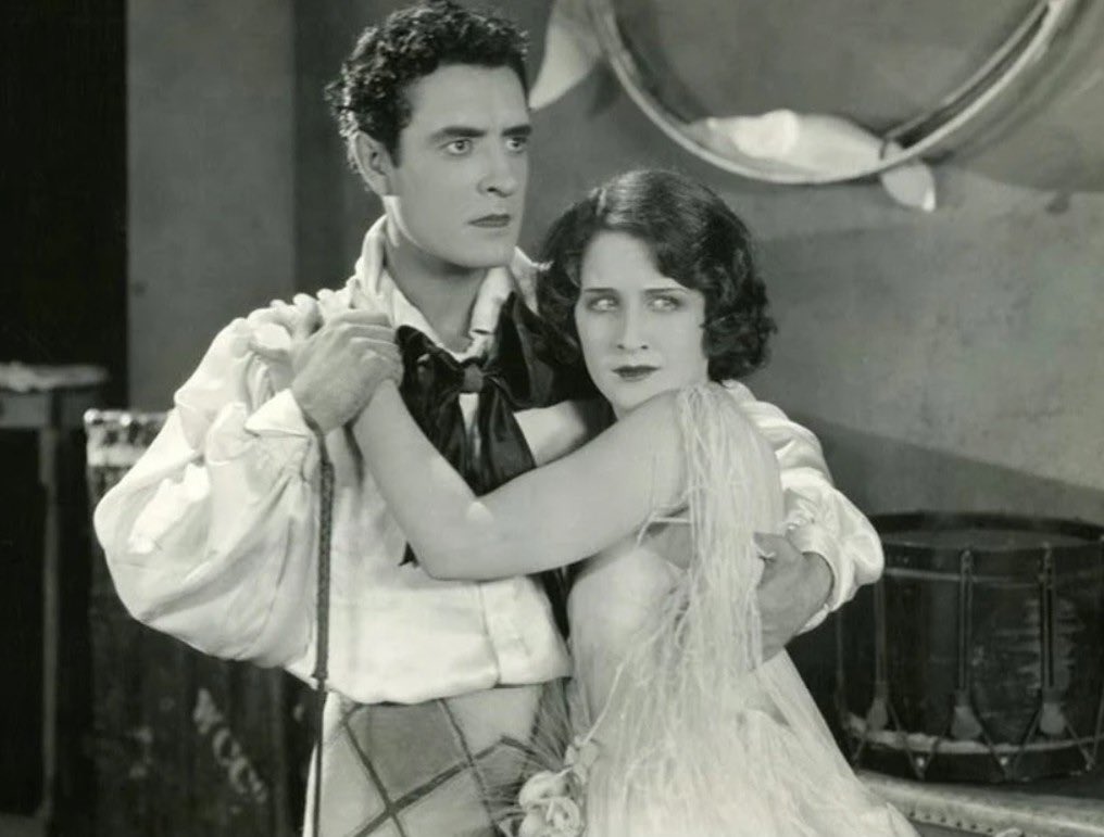 analgesicsleep's tweet photo. Norma Shearer and John Gilbert in “HE Who Gets Slapped”
#TCMParty #SilentMovieDay #HEWhoGetsSlapped #SilentFilm #NormaShearer #JohnGilbert https://t.co/E2mDbPNOMI