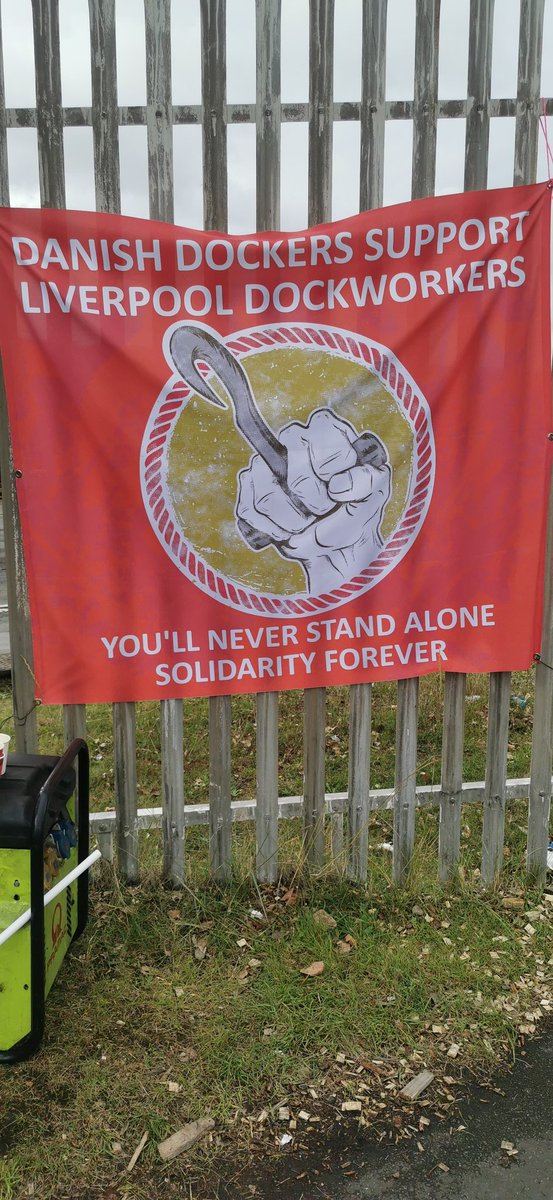 Great road trip down to #LiverpoolDocks this afternoon to send solidarity from the Shopworkers of <a href="/UsdawUnion/">UsdawUnion</a> to the <a href="/Unite_NorthWest/">Unite North West</a> Members on strike there!

We stand with you, Comrades!

YOU WILL WIN!

<a href="/unitetheunion/">Unite the union: join a union</a> #Solidarity #LiverpoolDocksStrike