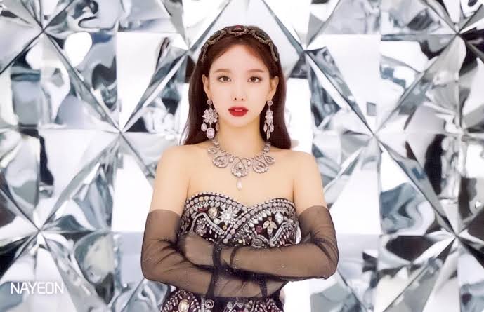 buy_nayeon_'s tweet photo. 🍃 wtb lfs twice ph 🍃

nayeon twice shinhan 

- flexi budget but no to op 
- must be clean 
- long dop and lowest offer !
- can do a little set

✅ wtb lfs nayeon feel special shinhan bank pc photocard ph ina usa https://t.co/iZgF3dDa5d