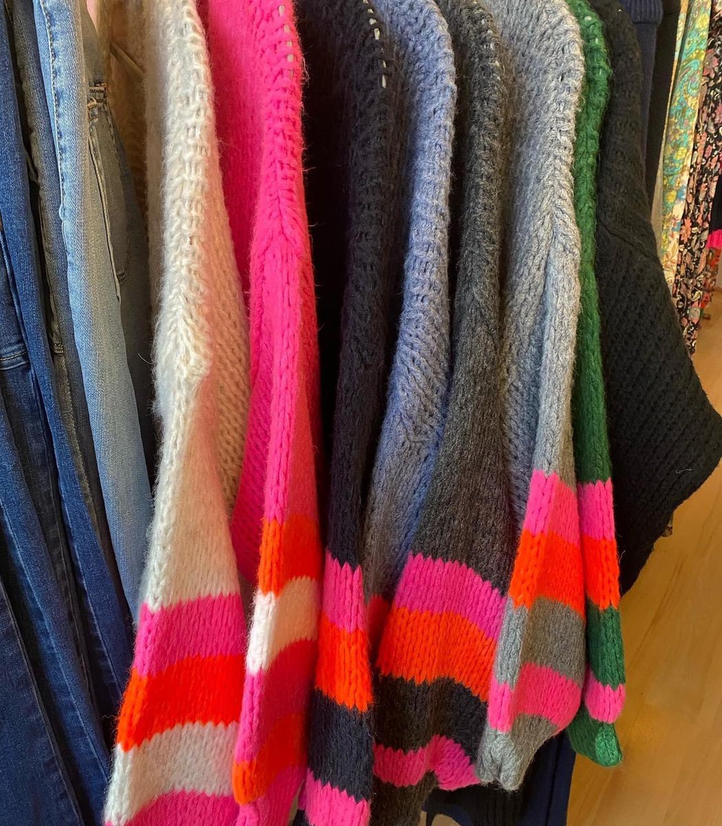 catandmousebout's tweet image. Heating on yet?  - or are you going with an extra layer? If treading the layering route we’ve lots a new chunkyness in store. 

#knitwear #cardigans #cosycardigans #wrapup #wrapupwarm #layering #neon #popofcolour #autumn #autumnvibes #cosyseason #colour #colourful
