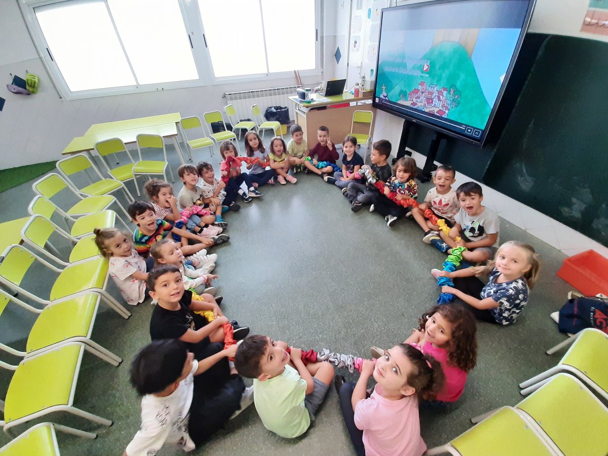 marta_mdc's tweet photo. A P5A, fem música amb els elastiCATS!!
@escolamdcprat https://t.co/2Z7wYY5Iok
