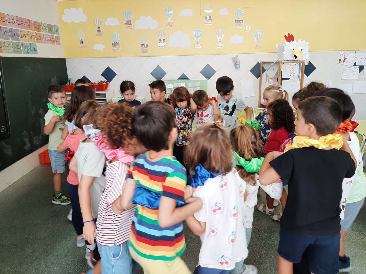 marta_mdc's tweet photo. A P5A, fem música amb els elastiCATS!!
@escolamdcprat https://t.co/2Z7wYY5Iok