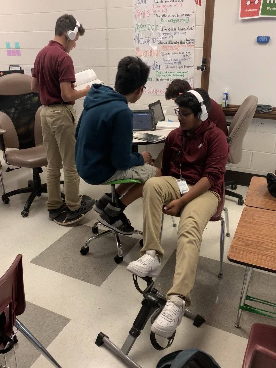 #FlexibleSeating in action! Students were engaged for the entire 25 min SSR. 

@IISDFoundation @Austin_Broncos @dpvils #dpVILSDemo #ThePowerofUs #RLAmazing