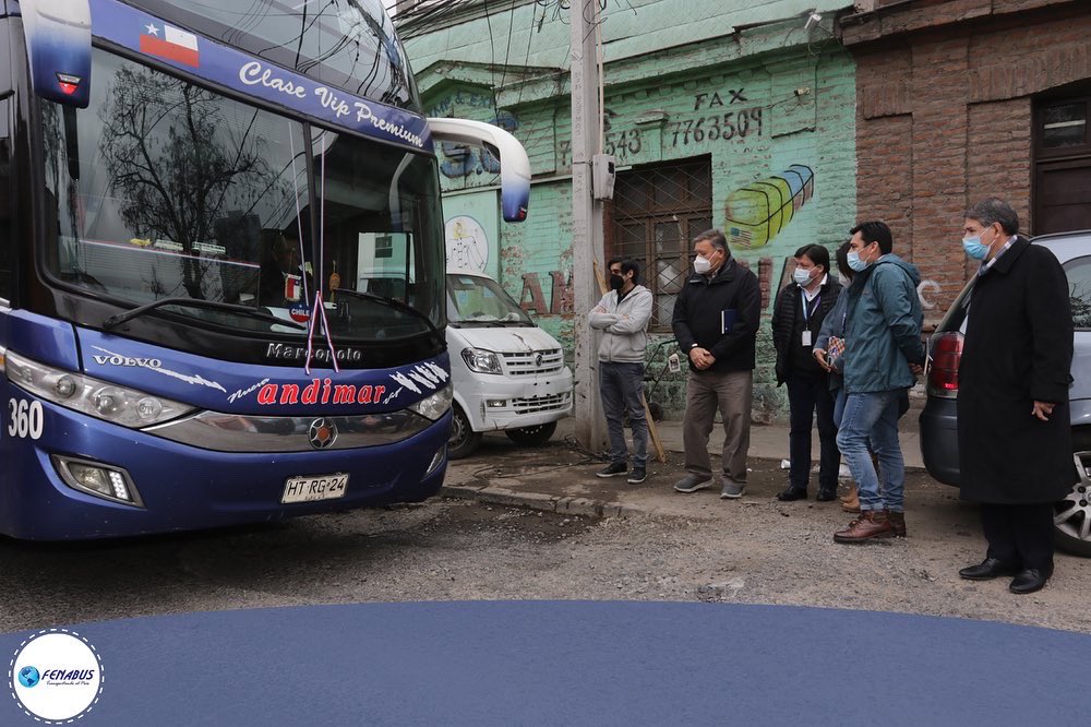 FenabusFg's tweet photo. Estimados socios:

             Junto con saludar, se da conocimiento de  gestiones del Presidente Sr. Marcos Carter con el Subdirector de Pavimentación y obras viales el sr. Mauricio Liberona  del Ministerio de la Vivienda. https://t.co/NIApI8Xi69