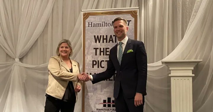 HamiltoNEXTca's tweet photo. Andrea Horwath and Keanin Loomis faced off during two debates on Tuesday, one with HamiltoNEXT https://t.co/YtI3kWPH8z 

#HamOnt #HamiltonVotes2022 #yhmvote #FrameOurFuture https://t.co/cXednVfeXx