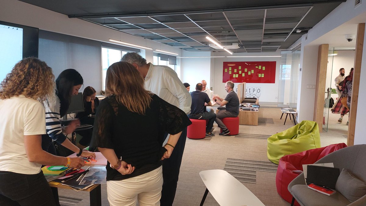 Tecsos's tweet photo. Durante la mañana de hoy hemos estado dialogando, ideando y creando con un equipo maravilloso. Ha sido el primer día (esperamos que vengas muchos otros) de mapeo de polos de innovación de @CruzRojaEsp.
💡Iniciativa del área de estudios e innovación social y de #Tecsos https://t.co/sAOCjHNJSp