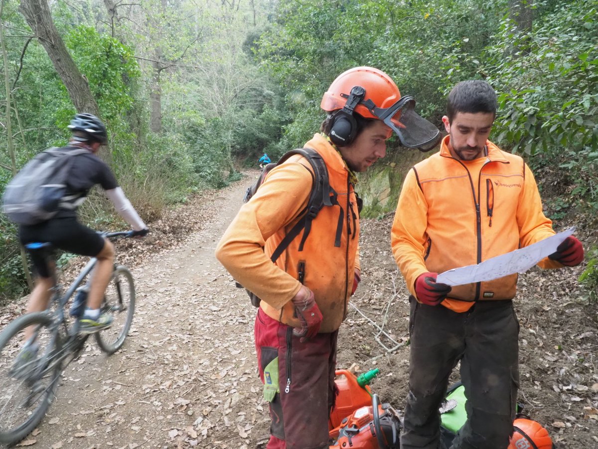 LifeBiorgest's tweet photo. 🍃 Conservar y mejorar, dos aspectos básicos que explican qué es #LifeBiorgest.
@cfcatalunya
@ctforestal
@cpforestal
@CREAF_ecologia
@XCNatura
@LIFEprogramme https://t.co/1D9Ri1EYdZ