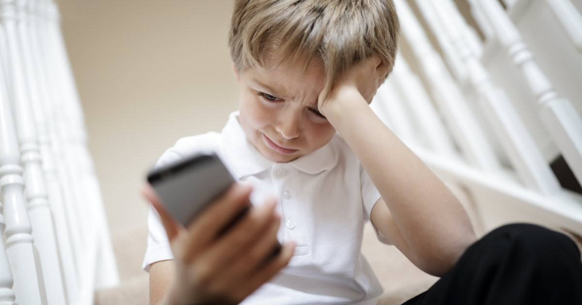 Appeler le 911: pas si facile pour les enfants. Ils peuvent poser des gestes pour sauver une vie lorsqu’une urgence survient. Cependant, ils ne sont pas toujours préparés pour réagir de la bonne façon, révèle une étude canadienne.
naitreetgrandir.com/fr/nouvelles/2…