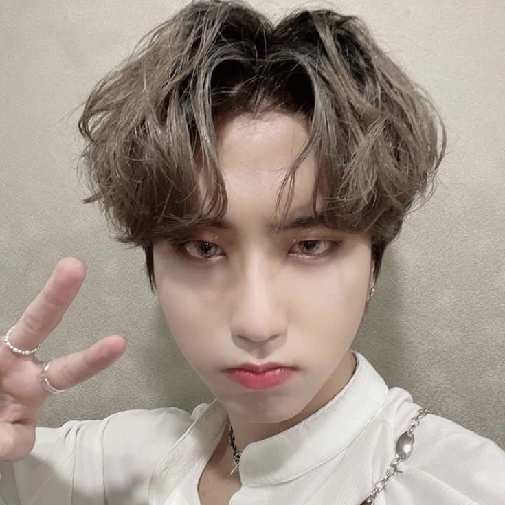 #minsung au, где Джисон и Минхо популярные косплееры, которых связал один кринжанутый твит.

[буду рада рт!!]