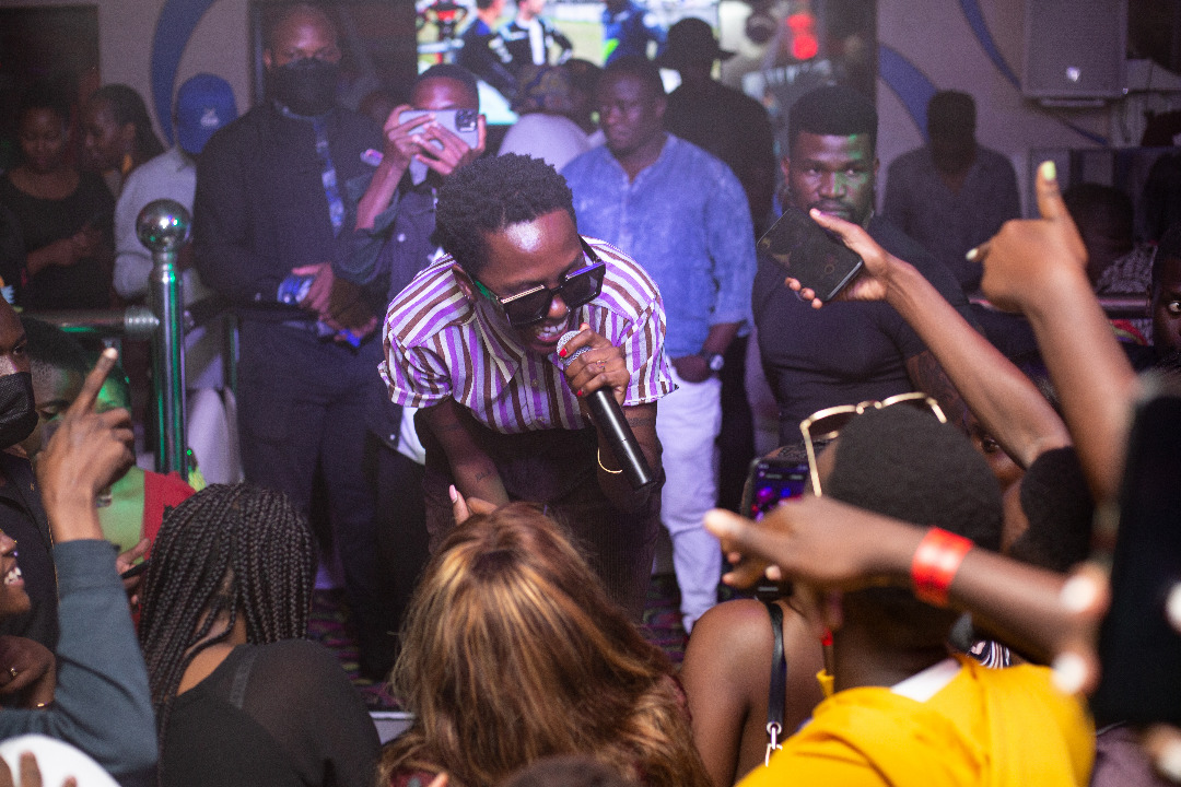 _buteera's tweet photo. The last time @AzawiOfficial was at @GuvnorUganda, it was electric! This friday(tomorrow) she's back for #FridayNightLive. Wulila ekigoma๐บ๐ถ
Fee is UGX 30K. Gates open at 9pm.
#AzawiAtGuvnor
#BookAzawi https://t.co/JaOHw0fxxV
