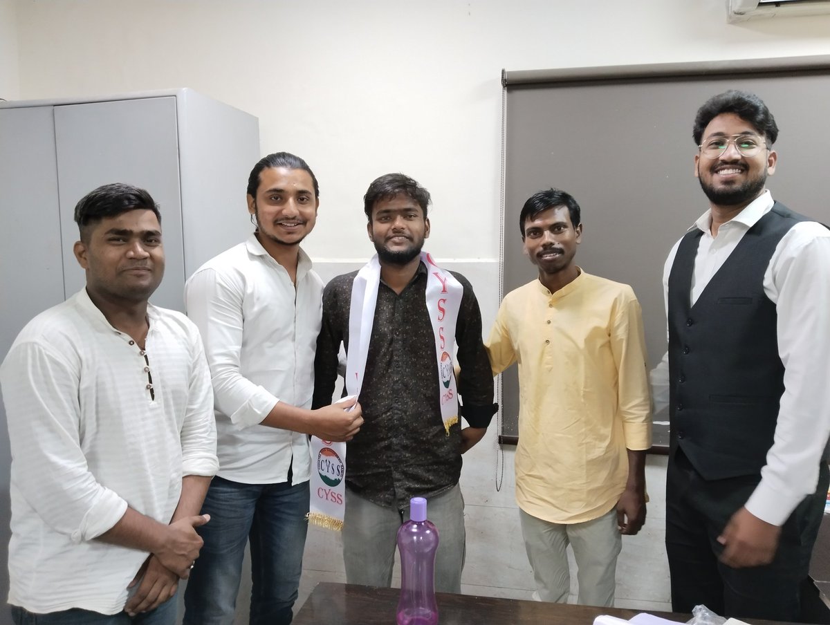 SanjayKumarCyss's tweet photo. CYSS दिल्ली के संघर्षों से प्रभावित होकर ज़ाकिर हुसैन दिल्ली कॉलेज (संध्या) के कई छात्र नेताओं ने ABVP और NSUI जैसे संगठनों को छोड़ कर @Cyss_AAP की सदस्यता ली, आप सभी को भविष्य के लिए हार्दिक शुभकामनाएं।।  
#cyss #joincyss https://t.co/X39UjceJ9L