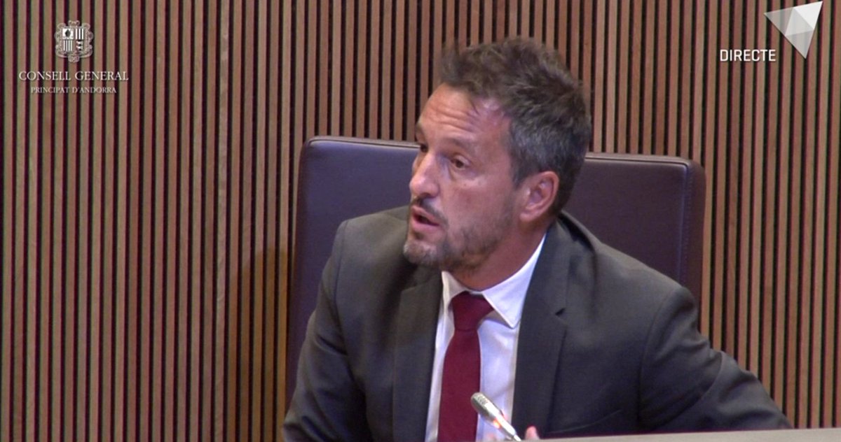 <a href="/ConsellGeneral/">Consell General</a> <a href="/PereLopezAgras/">Pere López Agràs</a> <a href="/GovernAndorra/">Govern d'Andorra</a> <a href="/XavierEspot/">Xavier Espot Zamora</a> ▶️#consellgeneral #endirecte
🗣️<a href="/PereLopezAgras/">Pere López Agràs</a> afirma que el cap de Govern: “Adapta el discurs en funció del seu interlocutor, i això fa crear por”.
👉<a href="/XavierEspot/">Xavier Espot Zamora</a> és densa dient que l'única manera d'evitar l'efecte crida era l'entrada a tràmit de la llei d’extrema urgència".