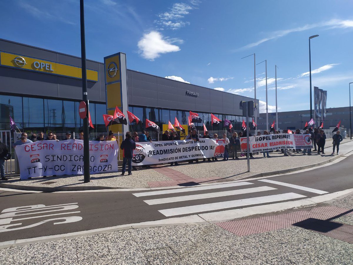 CGTARAGON's tweet photo. Concentraciones frente a concesionarios @Opel_Spain @Opel #Zaragoza #Opelgse #CesarReadmision https://t.co/2vOLJ1yq9p