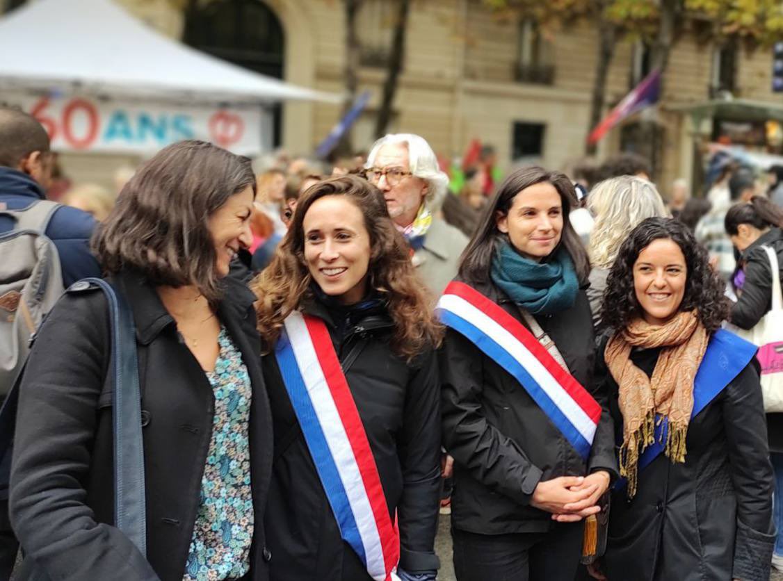 FranceInsoumise's tweet photo. 🔴 Partout en France aujourd’hui, nous manifestons pour l’augmentation des salaires et contre la réforme des retraites !

🗓️ Prochain RDV le 16 octobre pour la #Marche16Octobre ! https://t.co/lxz6EeXy3J