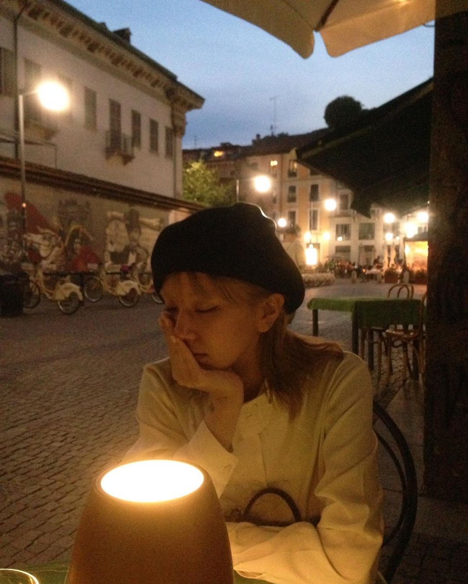 chaeyoungspics's tweet photo. date night with chaeyoung https://t.co/ZF4huYXZV6