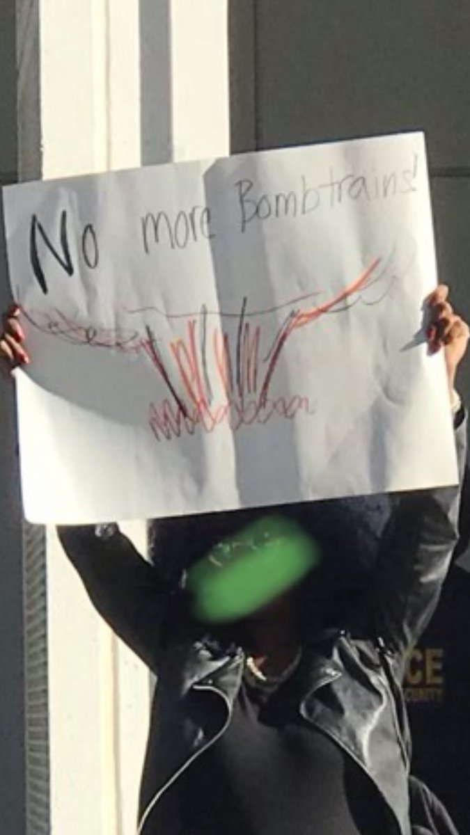 KeeperClimate's tweet image. Good morning to everyone but #canadianpacific. We won’t stop until our voices are heard! No more oil trains! #nocpkcsmerger #canadianpacific #climate