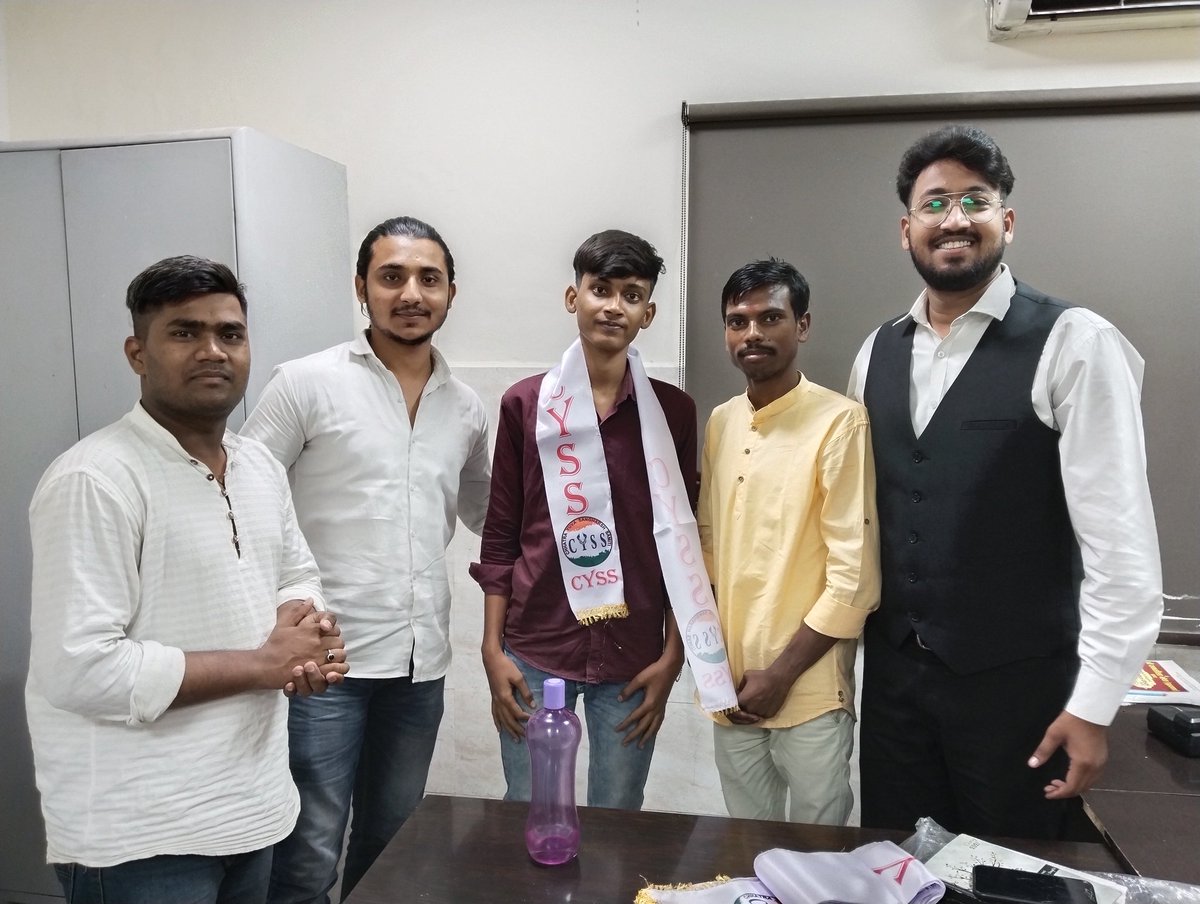 SanjayKumarCyss's tweet photo. CYSS दिल्ली के संघर्षों से प्रभावित होकर ज़ाकिर हुसैन दिल्ली कॉलेज (संध्या) के कई छात्र नेताओं ने ABVP और NSUI जैसे संगठनों को छोड़ कर @Cyss_AAP की सदस्यता ली, आप सभी को भविष्य के लिए हार्दिक शुभकामनाएं।।  
#cyss #joincyss https://t.co/X39UjceJ9L