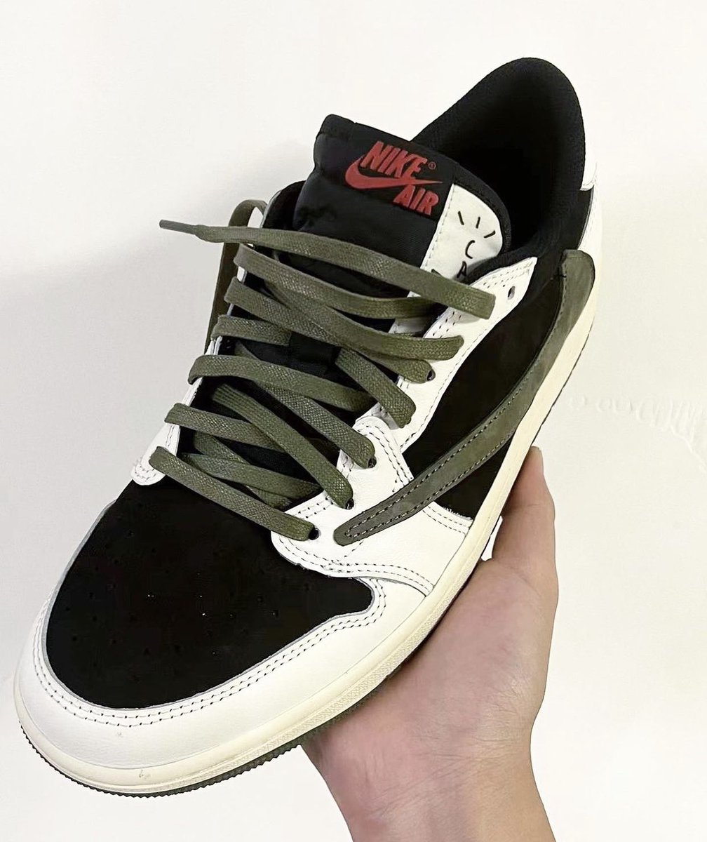 meshmonitors_'s tweet photo. First look: Nike x Travis Scott Air Jordan 1 Low “Olive” 

Coming in 2023

What are you thoughts on the new colourway?👟 https://t.co/IuUqcot8aQ