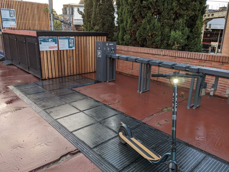 ¡Bonjour #Toulouse !

Ayer inauguramos de la mano de <a href="/EITUrbanMob/">EIT Urban Mobility</a>, nuestra primera estación en territorio Francés. 

¡Os esperamos! 

#france #micromobility #patinete #electrico #startup #purelectric