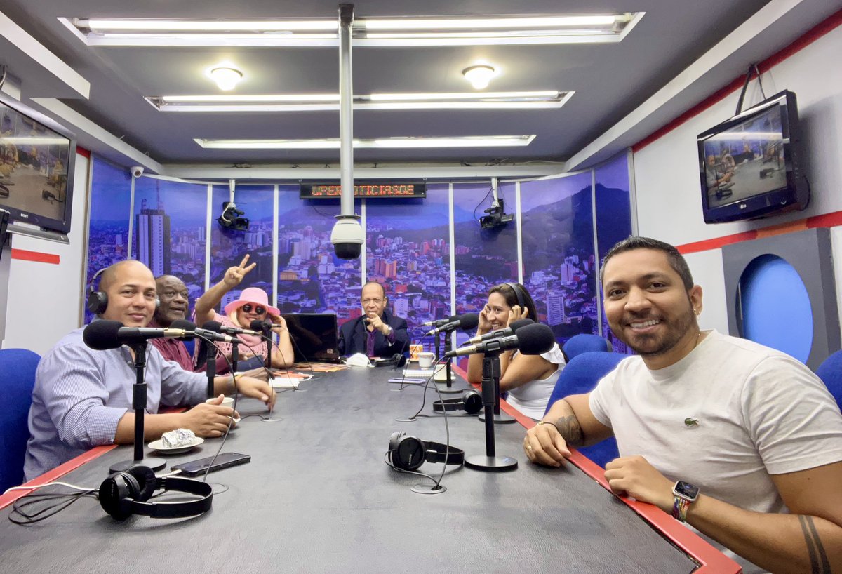 LuisFelipeRR's tweet photo. Estamos al aire en las Súper Noticias del Valle… Nos pueden ver por Cali TV.
#RadioSúper #CaliTv. 🙏🏾🥰
@radiosupercali @CanalCaliTV https://t.co/i1efdSR9p0