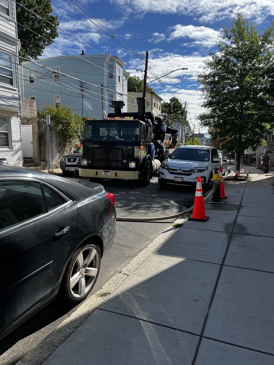 JulesinBOS's tweet photo. @CityOfBoston @MayorWu You cannot-I repeat-CANNOT close streets without notifying residents. We have jobs to go to. We have things to get done. How is this acceptable??? https://t.co/GRI0MsRMfa