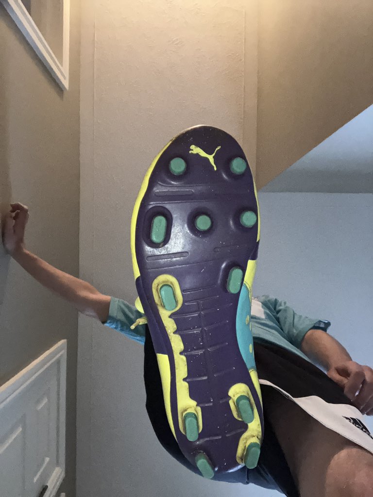 FeetNShoes's tweet photo. RT GAME! $3/♻️ $3/❤️ $3/💬 for 4 hours. Two comments maximum. My sub needs a good drain! https://t.co/DtMtt9f10d
