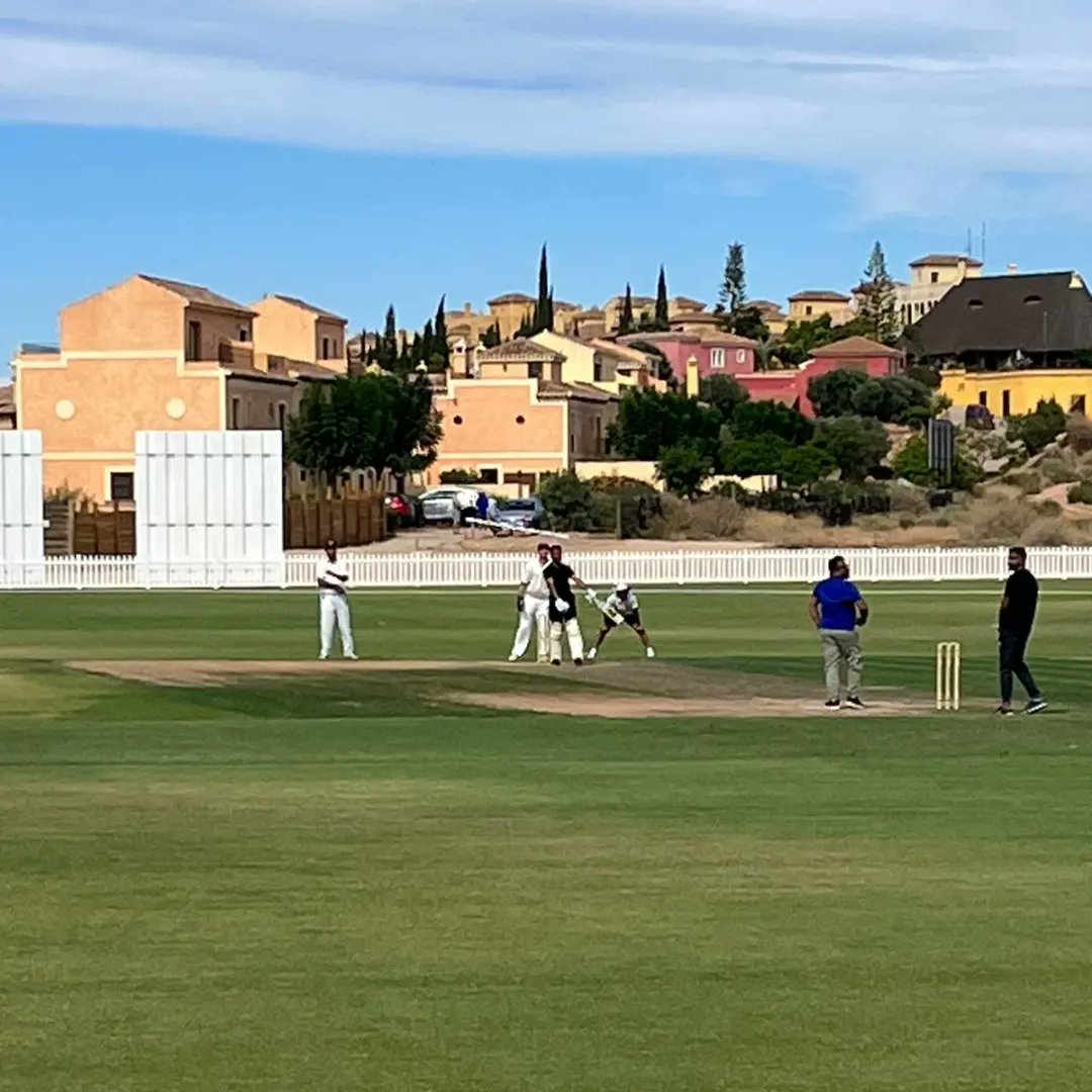 DSCricketSpain's tweet photo. The winning moment for #CambsO50 @desertspringscricket against #Anadlusia CC.
#flatone #cricketespaña #cricketfamily #crickettwitter https://t.co/IxxowJ0HZq