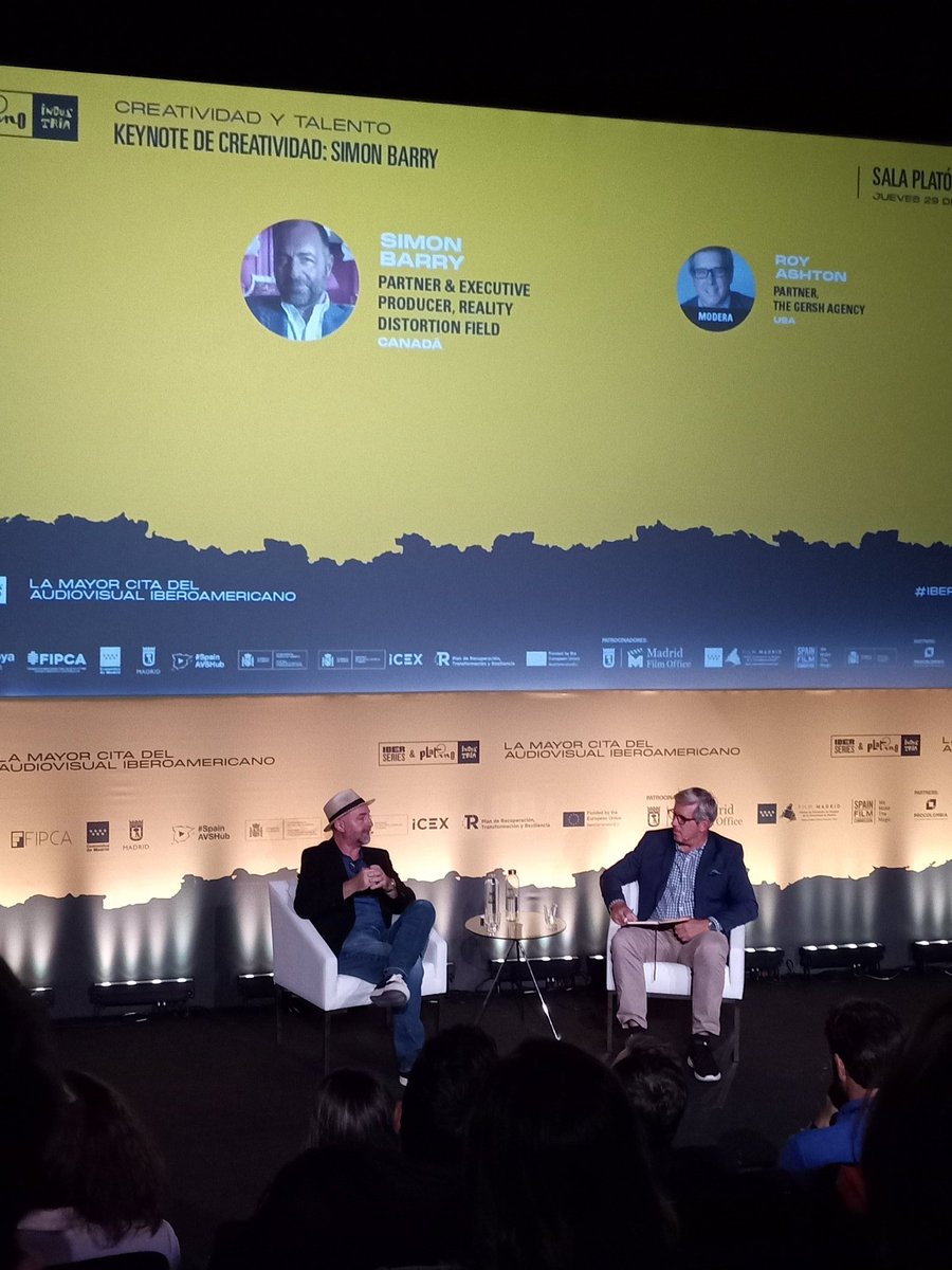 _GUMELAB's tweet image. "Who are the people in the #story &amp;amp; why do I care about them" is one of the most important questions to see if a production might be good, says @SimonDavisBarry
#RealityDistortionField about his work as #showrunner @iberseries_pi
#IberseriesyPlatinoIndustria22 
#somosaudiovisual
