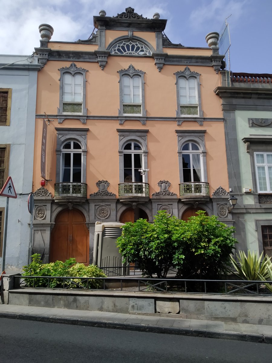 CleaProject's tweet image. Flying with drone the beautiful building &apos;León y Jóven&apos;,  by Manuel Ponce de León in the city of Las Palmas. Amazing #photogrammetry works!