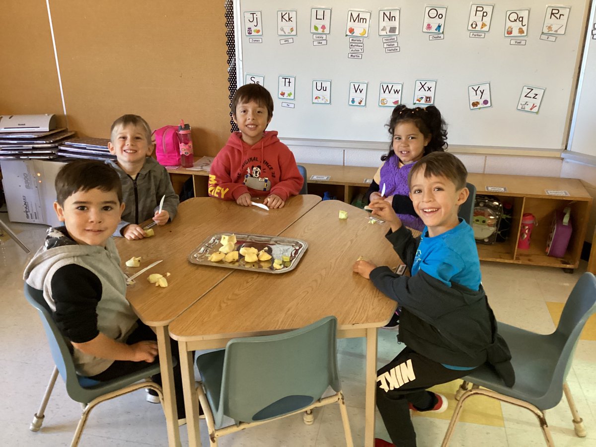 mrs_a_miner's tweet image. 🍏Apple Inquiry Fun!🍎
Today  we  learned  all  about  the  life  cycle  of  an  apple,  parts  of  an  apple  and  we  made  #homemadeapplesauce Our  kiddos  cant  wait  to  dig  in  during  last  snack!  #inquirybasedlearning #mrsminerskindergartens @OLOGGators