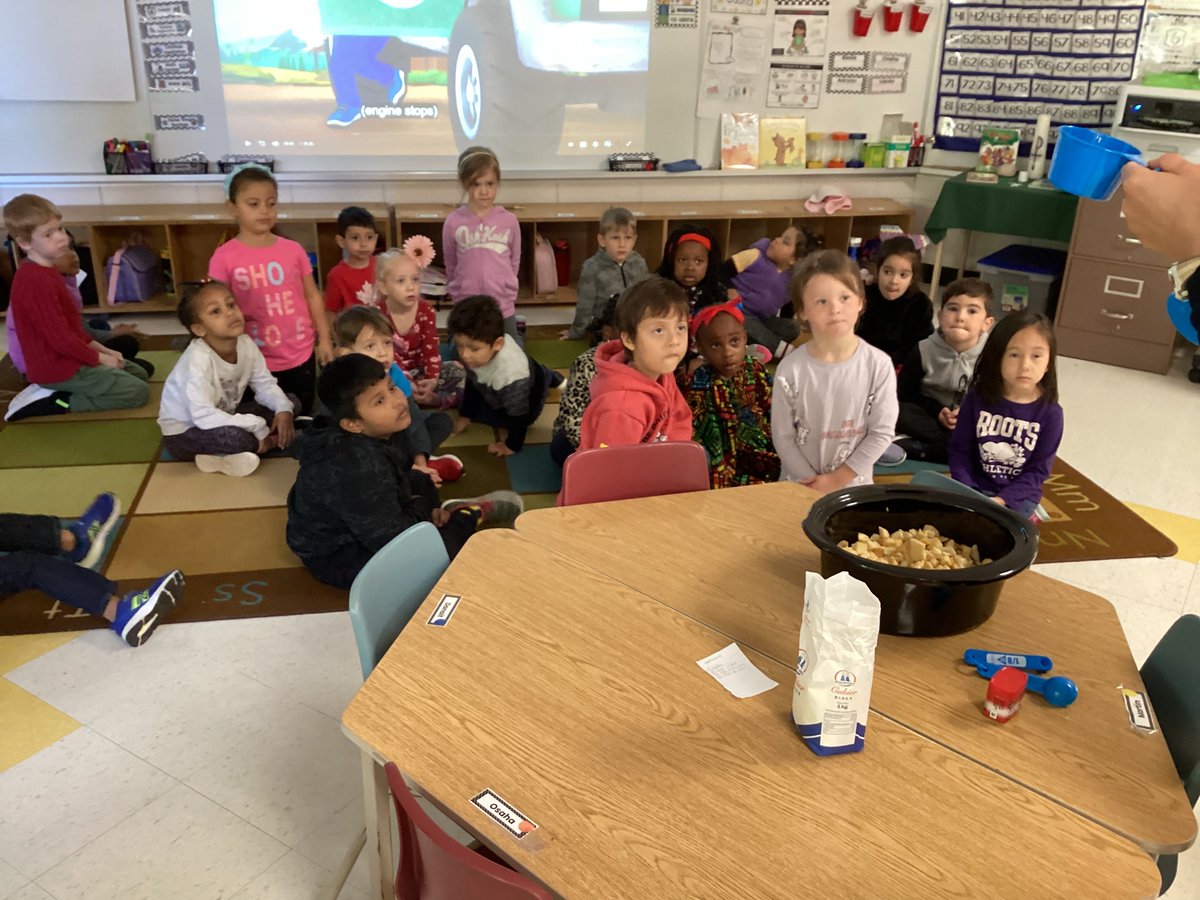 mrs_a_miner's tweet image. 🍏Apple Inquiry Fun!🍎
Today  we  learned  all  about  the  life  cycle  of  an  apple,  parts  of  an  apple  and  we  made  #homemadeapplesauce Our  kiddos  cant  wait  to  dig  in  during  last  snack!  #inquirybasedlearning #mrsminerskindergartens @OLOGGators
