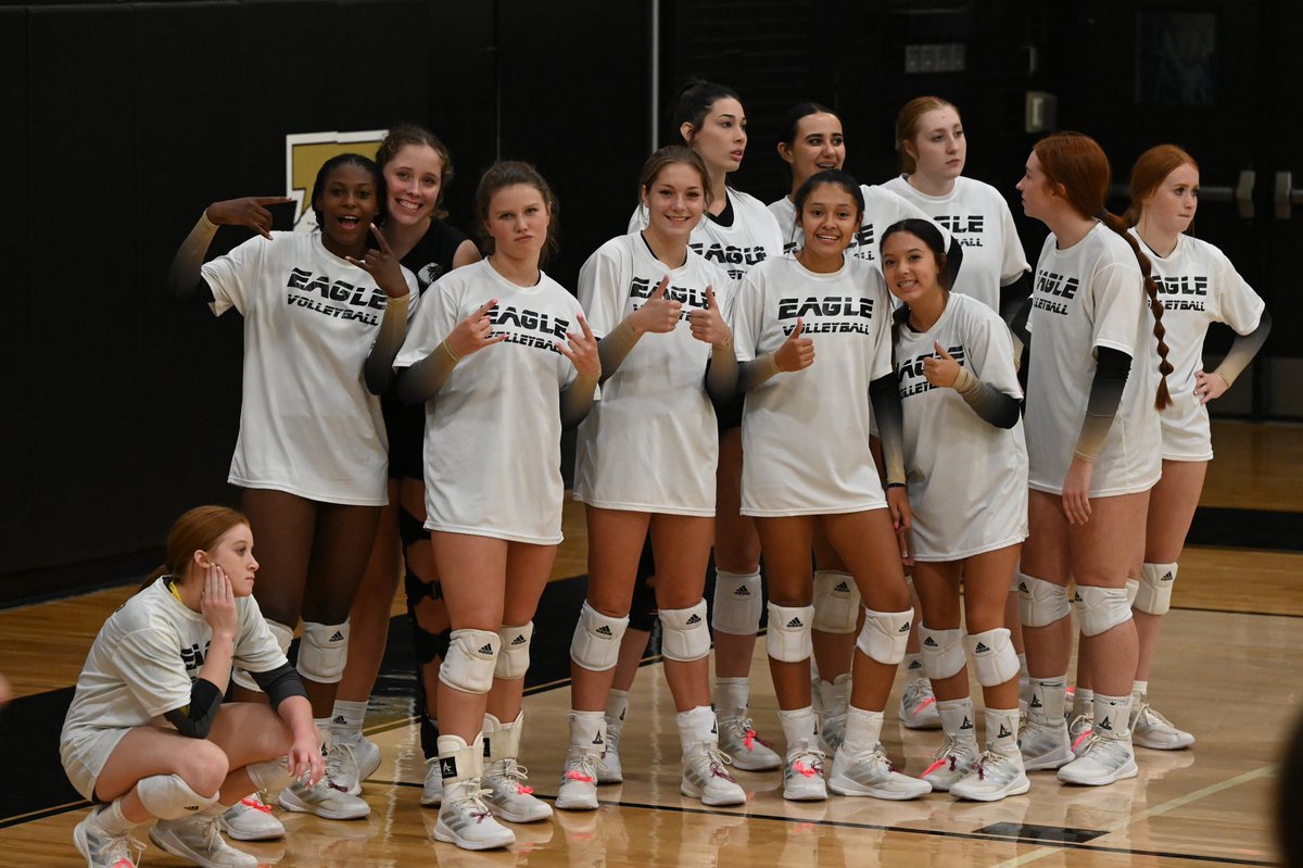 #squad #family #ladyeagles #volleyball 
<a href="/LailaB05/">Laila Brown</a> <a href="/Avabreck/">Ava</a> <a href="/MaddieMcmillon/">maddie mcmillon</a> <a href="/DeeDolton/">Dee Dolton</a>