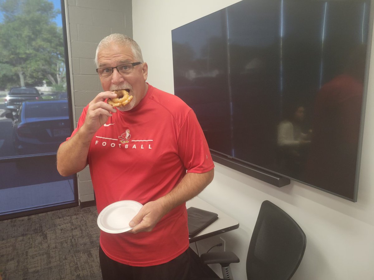 𝗙𝗥𝗜𝗘𝗡𝗗𝗦 𝗙𝗔𝗟𝗖𝗢𝗡𝗦 tweet media