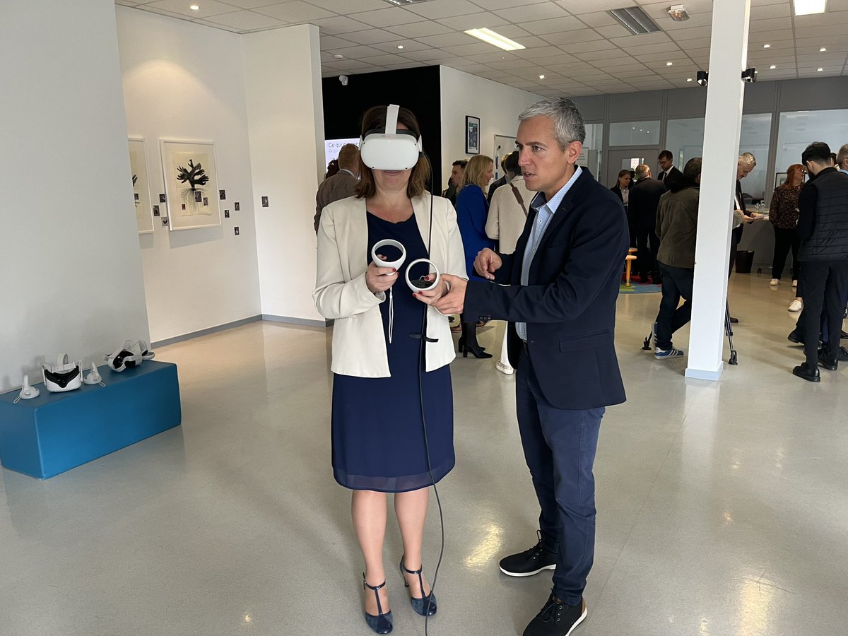 LanzerotiSandr1's tweet photo. Présentation du GTP #realite_virtuelle de la @dane_nancy_metz des potentialités de la VR à la délégation officielle présente pour inaugurer la Micro-folie du territoire de Forbach: des pistes inédites pour développer des projets culturels et linguistiques... https://t.co/bykdeW7LOE