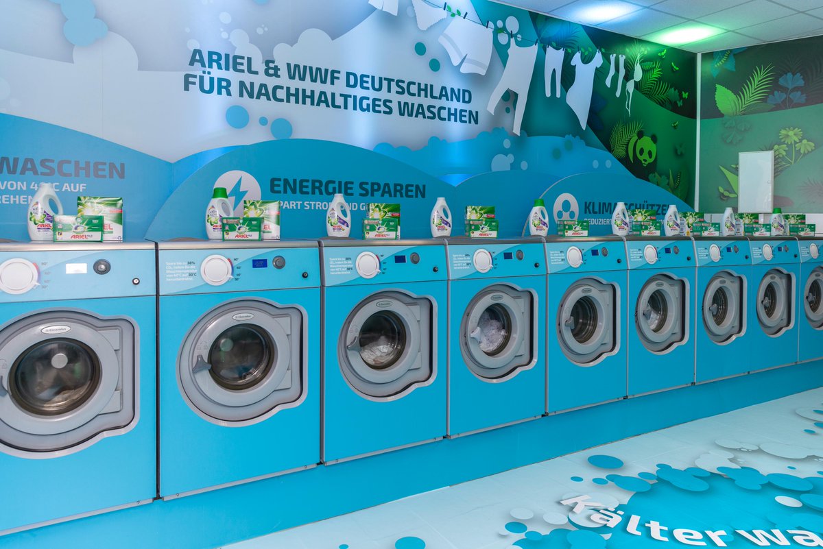 PGDeutschland's tweet photo. Vom 30.09. bis 02.10. hat Deutschlands erster Kaltwaschsalon von @ariel_deutschland und @wwf_deutschland in Hamburg für alle geöffnet! In der Alsterdorfer Straße 30 können täglich von 8 bis 20 Uhr alle Interessierten kostenlos ihre Wäsche bei 30 °C waschen! 💚 #WirDrehenRunter https://t.co/8k4SZ0f0CR