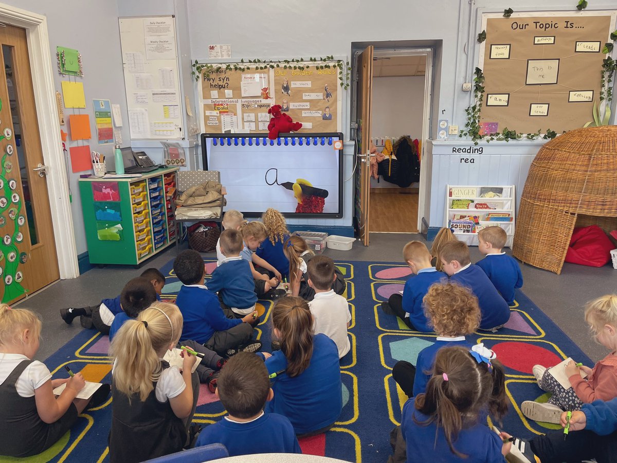 penrhiwceibr's tweet photo. Dosbarth Acorn have been learning to form the letter a correctly ⭐️ #dosbarthacorn #letterformations #daiawn https://t.co/UCibYPdmfH