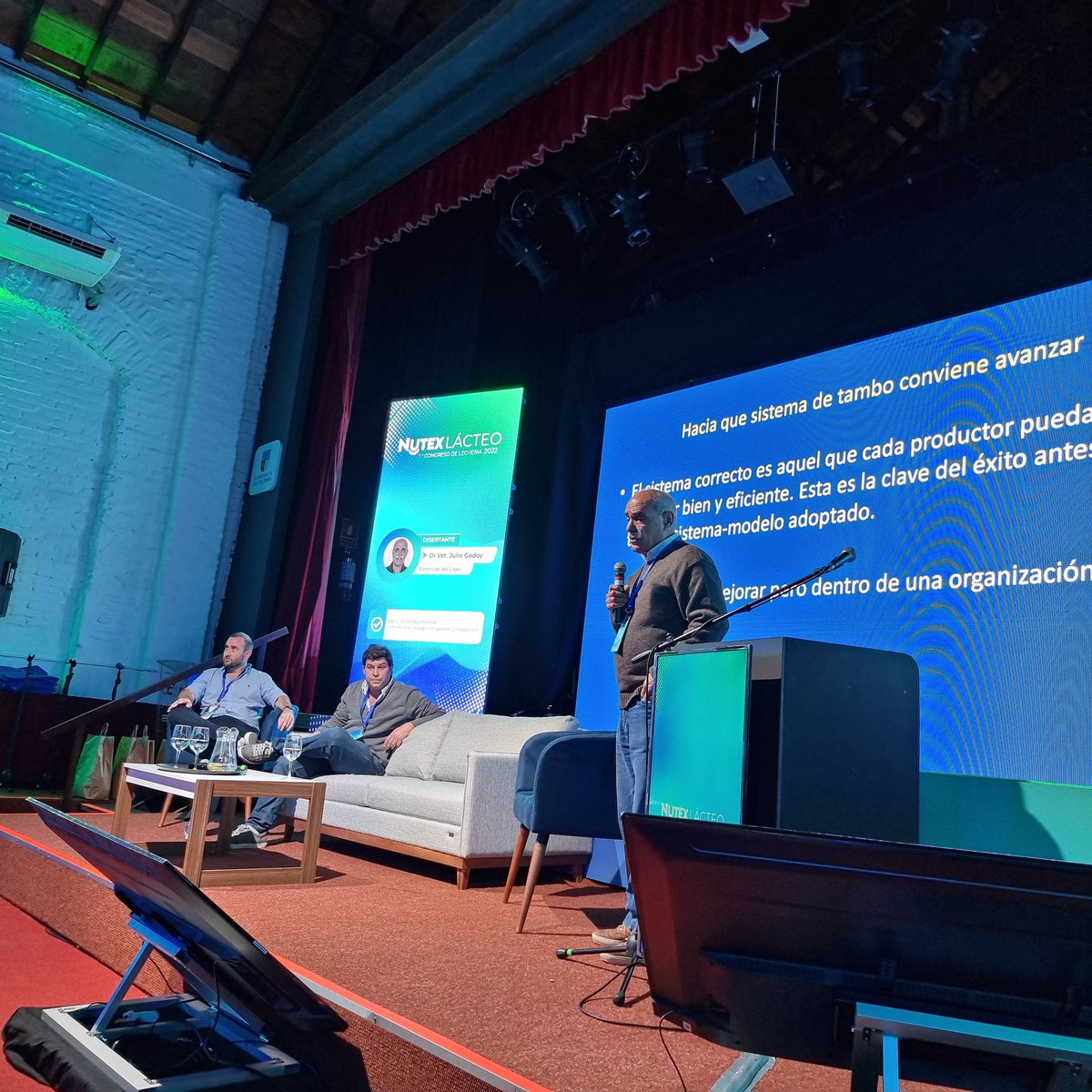 JuanDellapiazza's tweet photo. Primer congreso de lecheria organizado por @nutex_uruguay . Más de 200 productores y técnicos participando. https://t.co/2CyKxplhQf