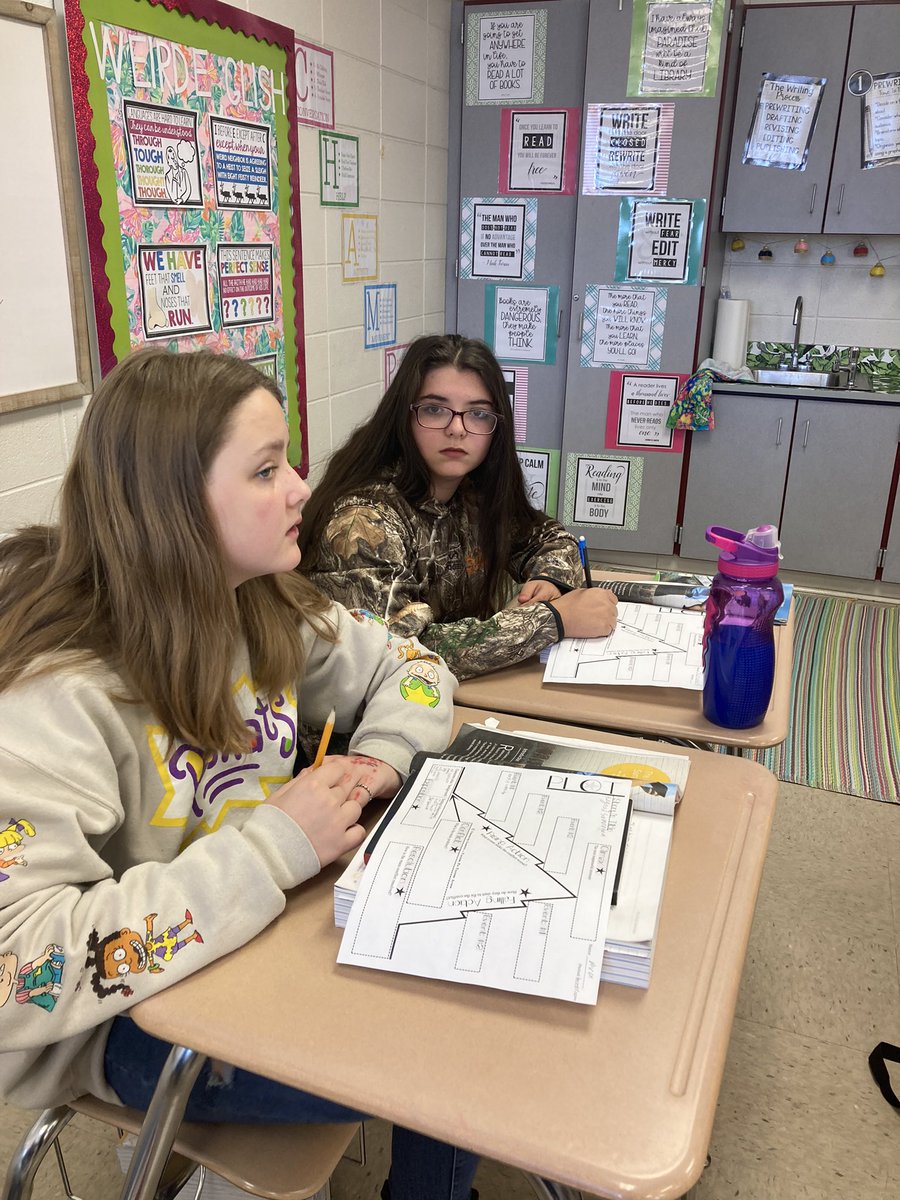 MVHerman17's tweet photo. Partner work, graphic organizers, and close reads are all wonderful strategies that keep 6th grade students engaged during the ELA block! @BBCMES @TCBOE @kaetheridge #TCBOEDLP #coaching #6thgradereading https://t.co/7poFkFSx3B