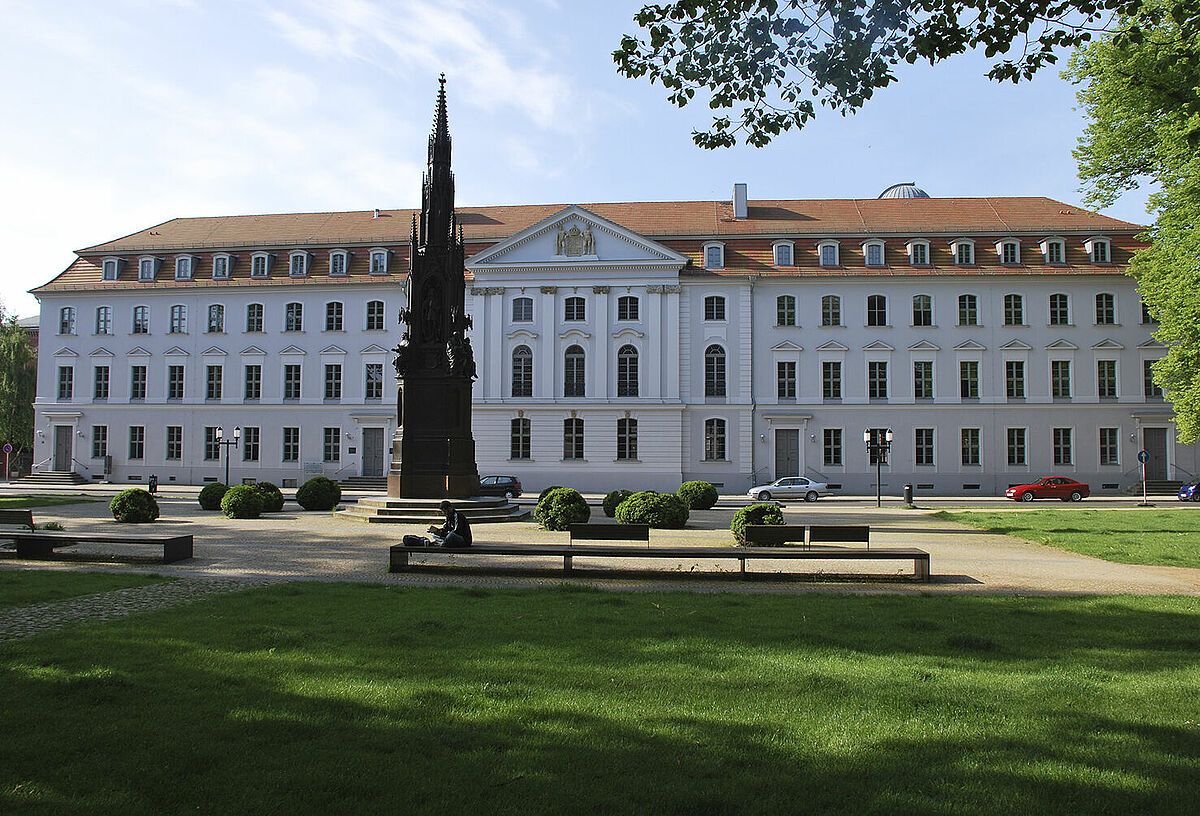 Der Senat der Uni Greifswald hat einen Appell an die Landesregierung verfasst in dem er die Landesregierung auffordert ihrer Verantwortung für die Hochschulen im Land gerecht zu werden und eine auskömmliche Finanzierung der UG sicherzustellen. ➡️t1p.de/uhjgz