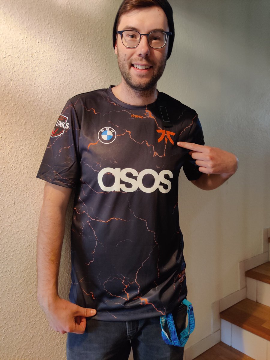 toniONice's tweet photo. Jersey arrived in time for worlds! Lets Go @FNATIC! #alwaysfnatic #fncwin #spamthisstatic #static #fnatic https://t.co/2N9XmeAuAa