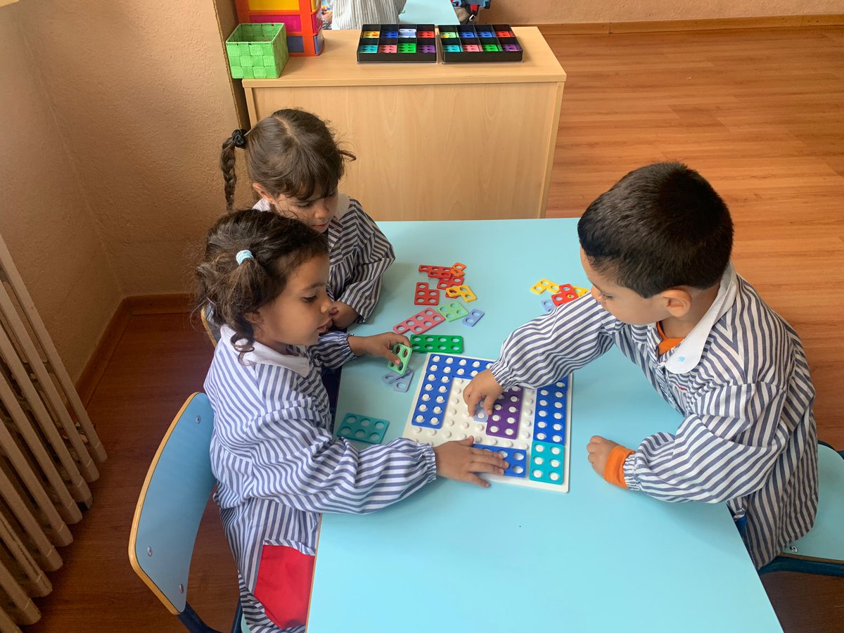 LaSalleLaSeu's tweet photo. Els nens i nenes de 4 anys gaudim de les matemàtiques amb NUMICOM #LaSallelaSeu #JuntsiJuntesMillor #NCA https://t.co/j5ezOn0LVC